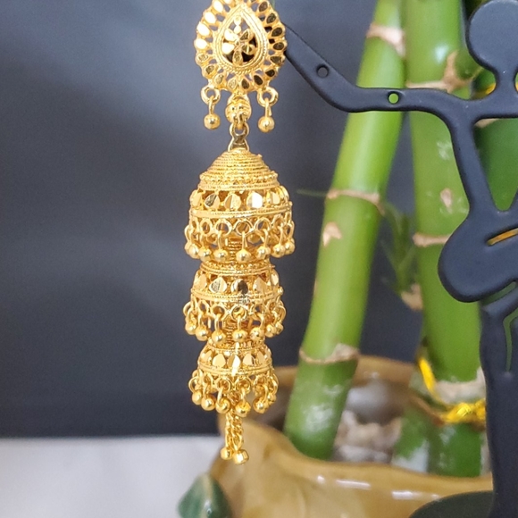 Fancy Earring - Picture 2 of 3